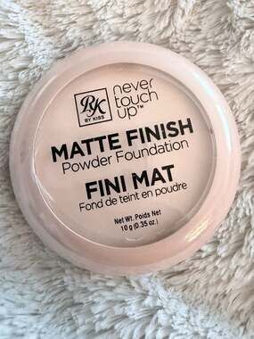 RK by Kiss Never Touch Up Matte Finish Powder Foundation in Ivory (RMPFN02)